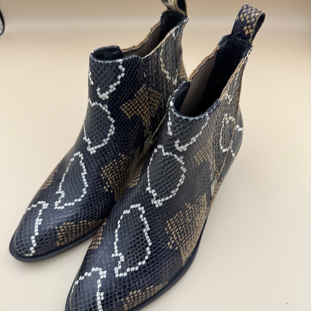 Crown Vintage Black and Brown Snakeskin Ankle Boots Size:8M